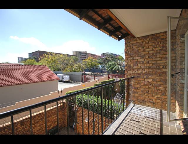 2 BEDROOM TOWNHOUSE FOR SALE IN FERNDALE